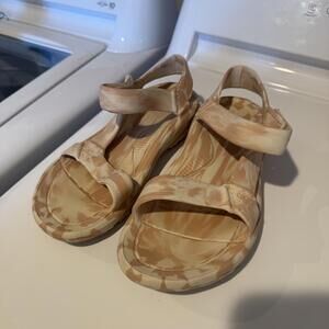 Teva Women's Hurricane Drift Huemix Maple Sugar Swirl Size 8